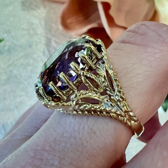 Vintage Estate Giant Amethyst Ring Solid 14k Gold caged prongs Filigree Ring - Picture 8 of 17